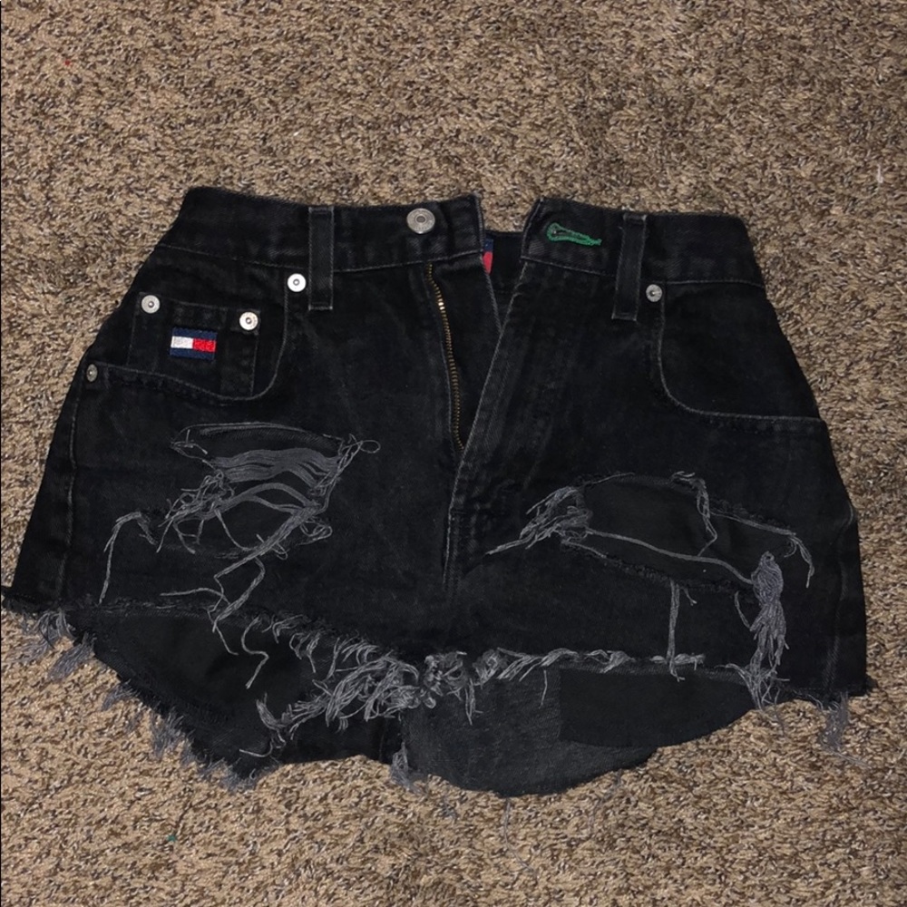 Tommy Hilfiger distressed shorts